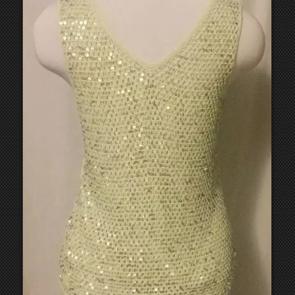 Women’s medium sleeveless v-neck blouse - Picture 5 of 7